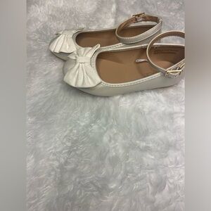 Size 11c ballerina dress flats with a bow.